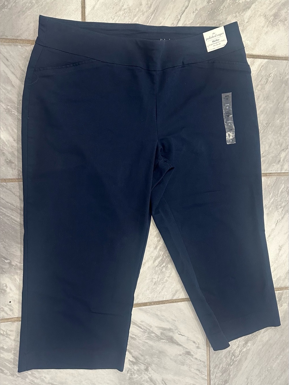 NWT Croft & Barrow Womens Navy Blue The Polished Capri Size 18 Stretch( 38Wx21L)